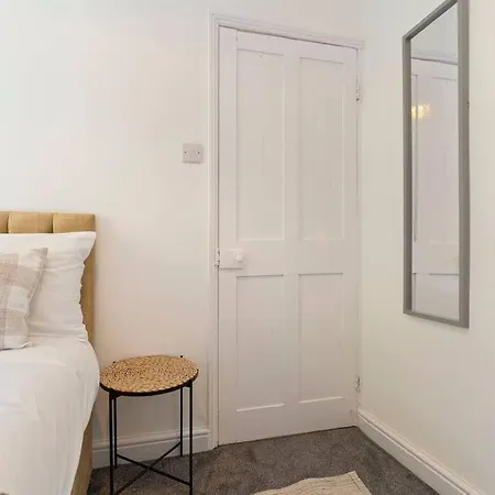3 Bedroom Away From Cozy And Comfortable Apartamento