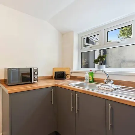 3 Bedroom Away From Cozy And Comfortable Apartamento