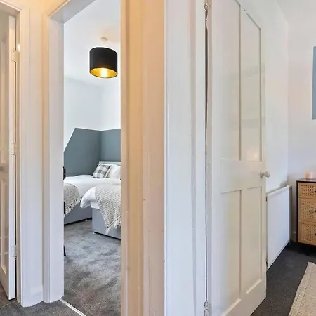 Apartamento 3 Bedroom Away From Cozy And Comfortable Loftus