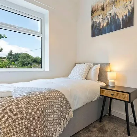 Apartamento 3 Bedroom Away From Cozy And Comfortable Loftus